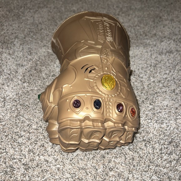 Marvel Infinity Gauntlet Hasbro 2017 Electronic Fist Glove Toy Sound Light Stone - Picture 1 of 4